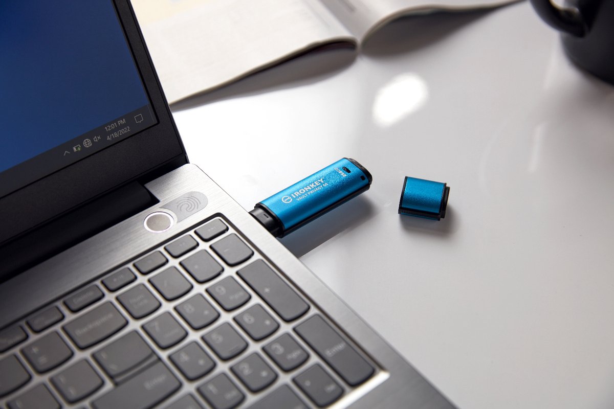 Kingston IronKey Vault Privacy 50 unidad flash USB 16 GB USB tipo A 3.2 Gen 1 (3.1 Gen 1) Azul, Lápiz USB