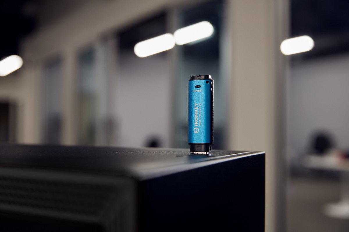 Kingston IronKey Vault Privacy 50 unidad flash USB 16 GB USB tipo A 3.2 Gen 1 (3.1 Gen 1) Azul, Lápiz USB