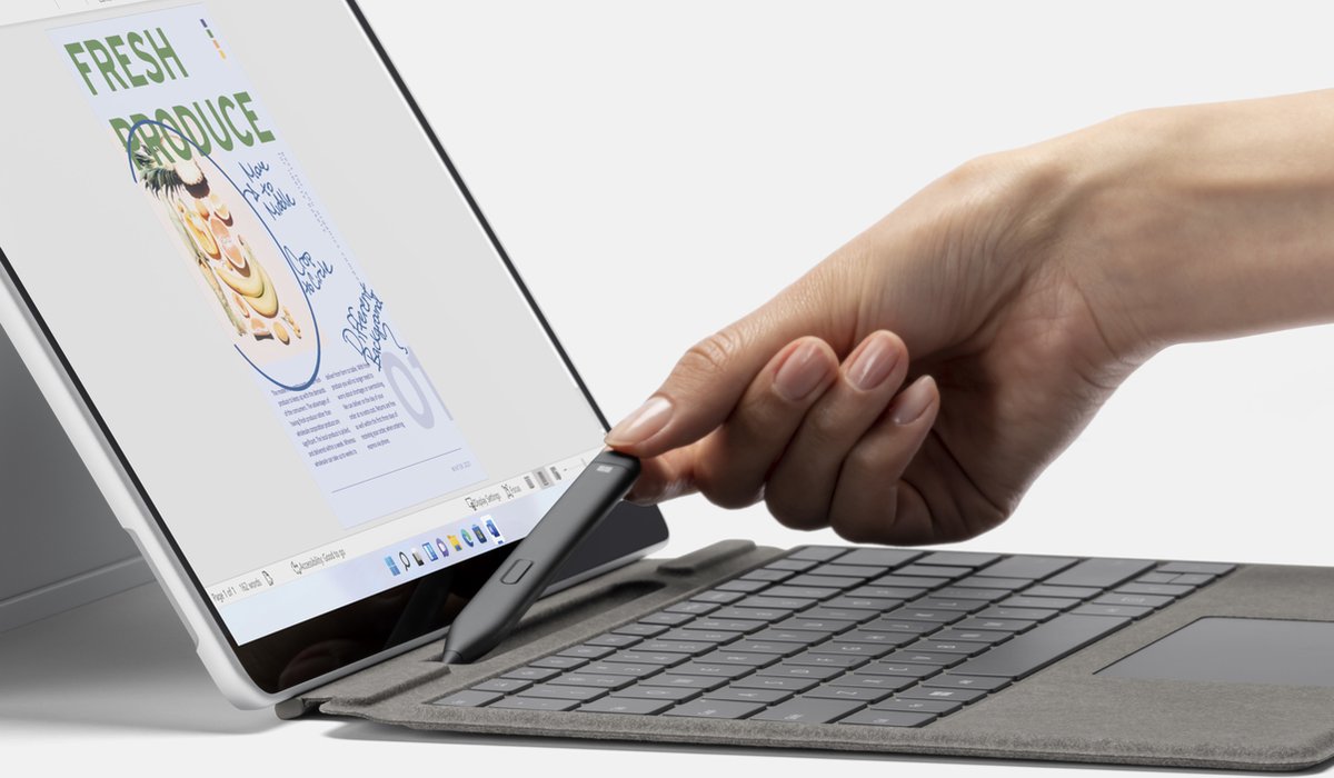 Back-to-School Sales2 Surface Pro Signature Keyboard met Slim Pen 2