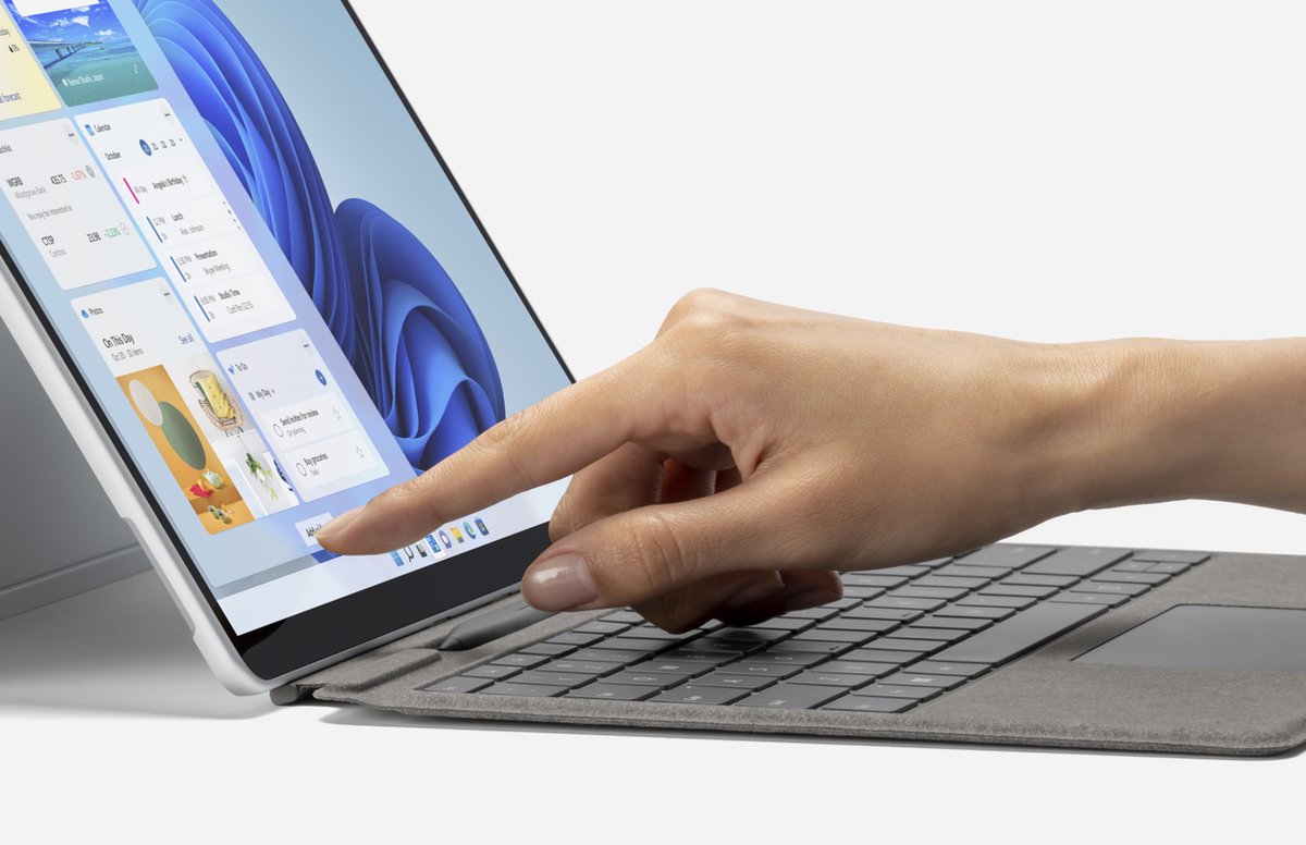 Back-to-School Sales2 Surface Pro Signature Keyboard met Slim Pen 2