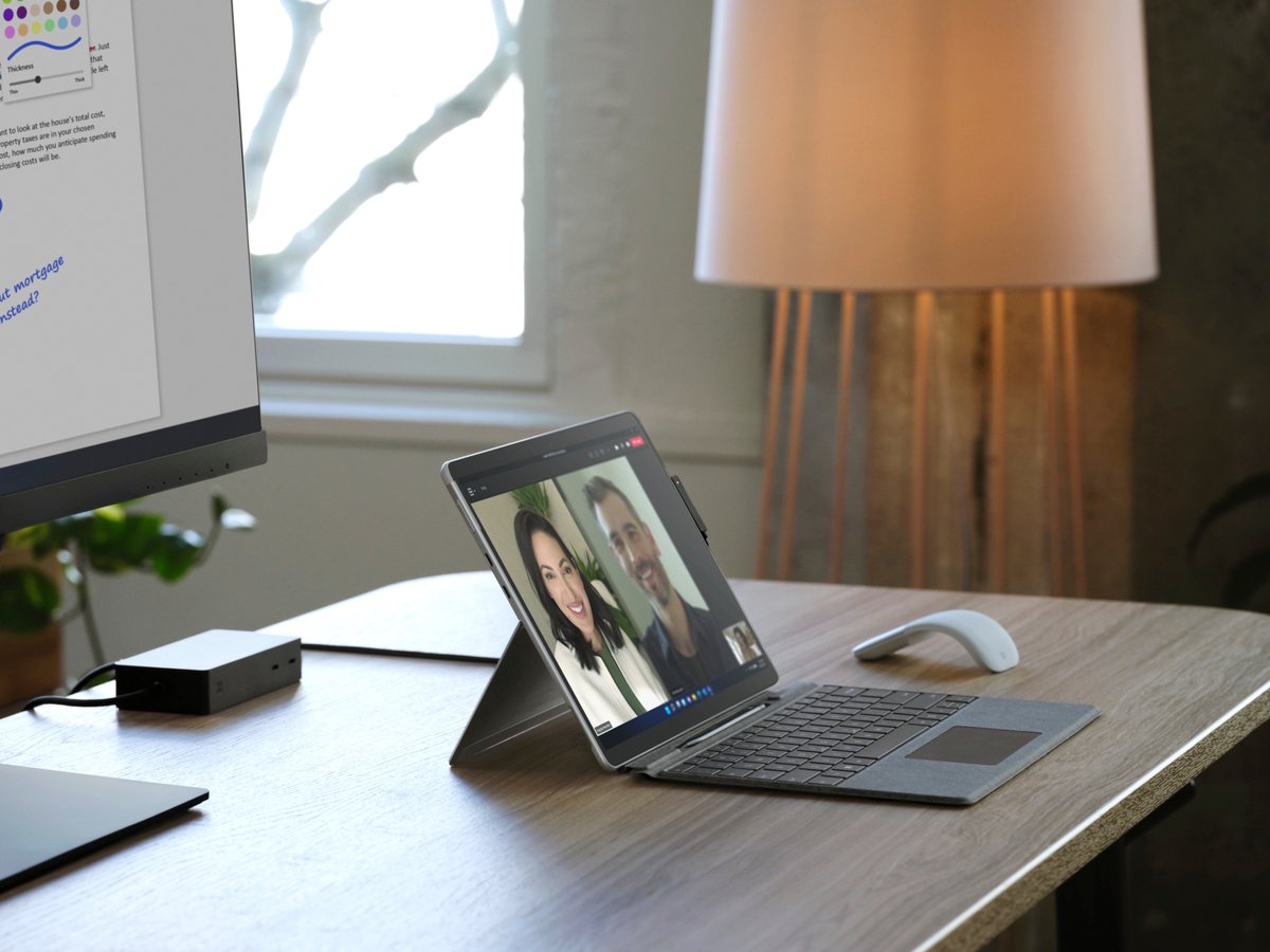 Back-to-School Sales2 Surface Pro Signature Keyboard met Slim Pen 2