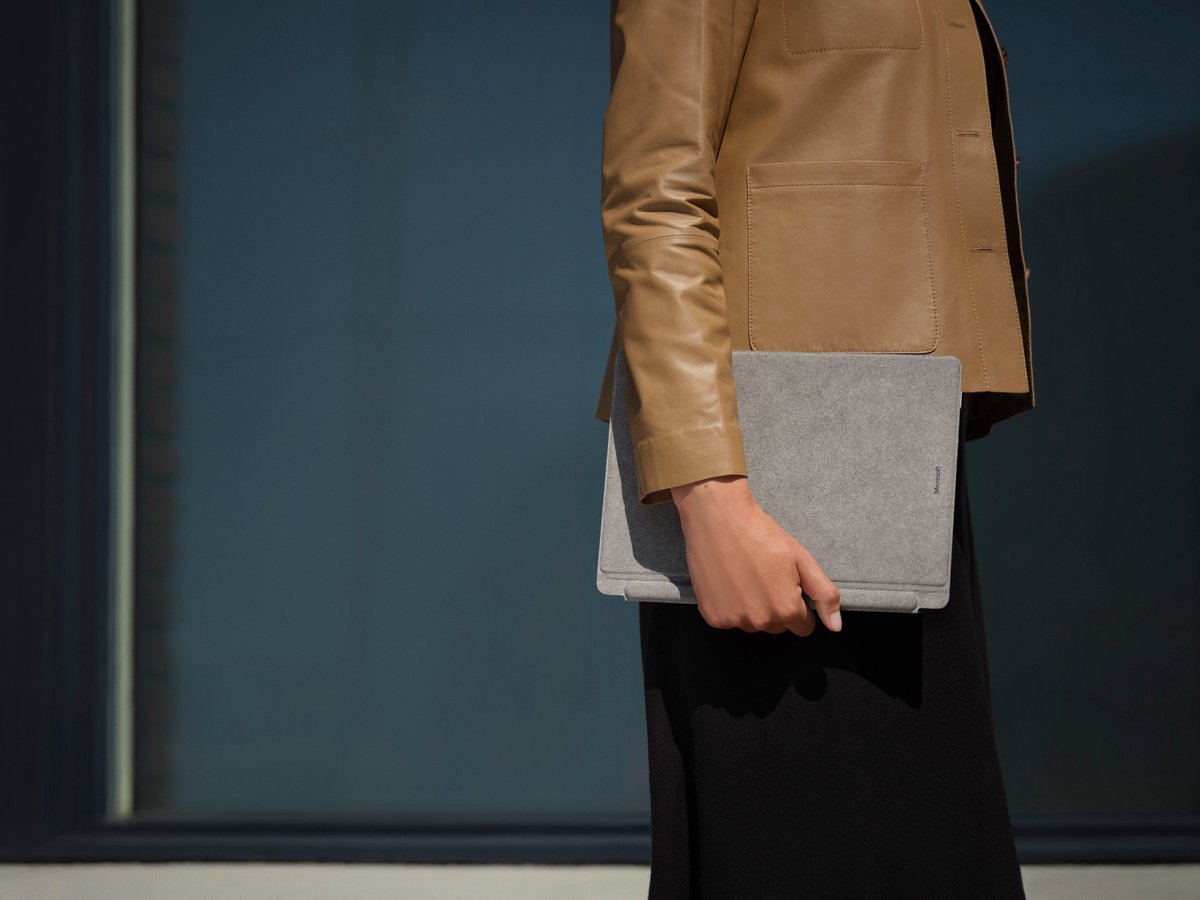 Back-to-School Sales2 Surface Pro Signature Keyboard met Slim Pen 2