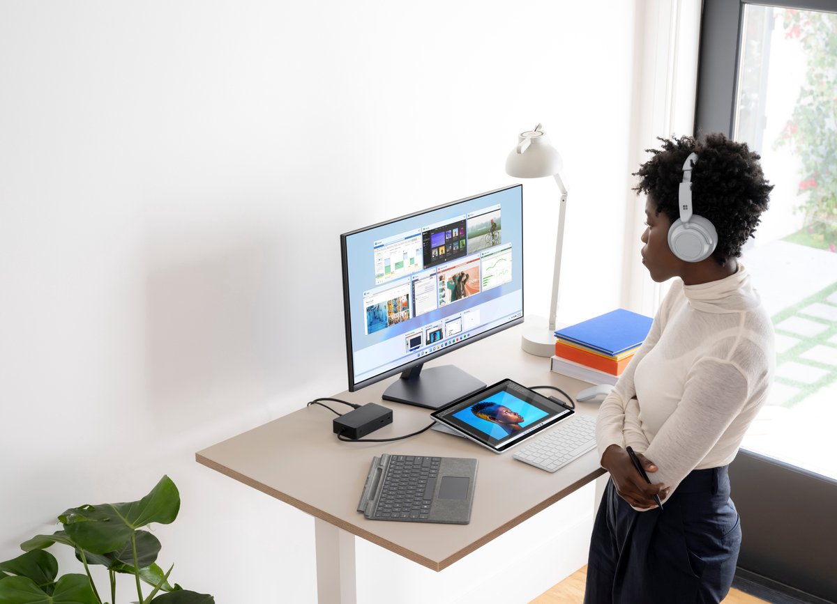 Back-to-School Sales2 Surface Pro Signature Keyboard met Slim Pen 2