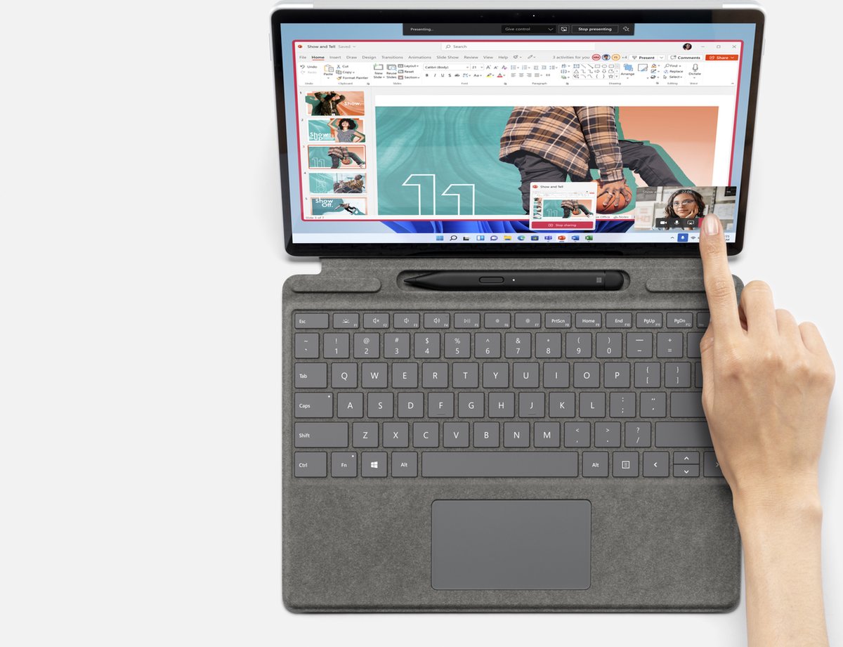 Back-to-School Sales2 Surface Pro Signature Keyboard met Slim Pen 2