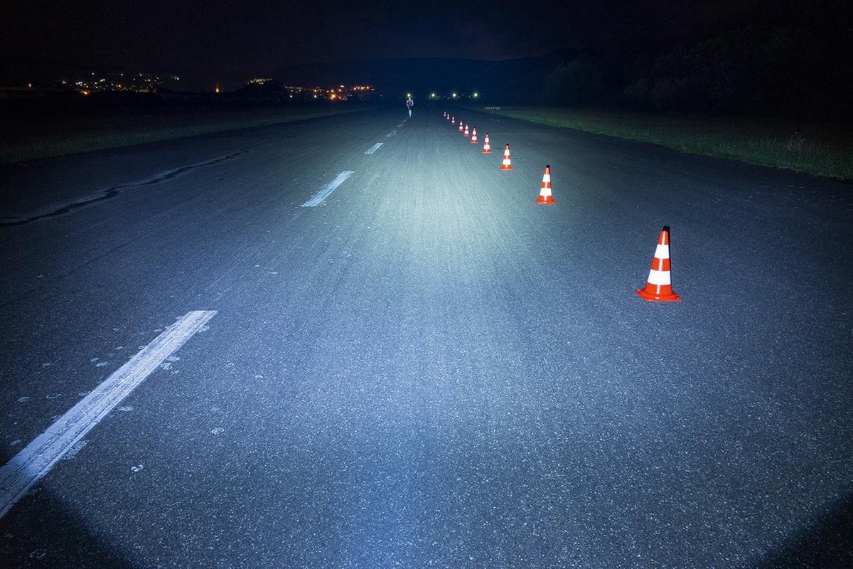 Sigma koplamp Buster 700 led - Zwart