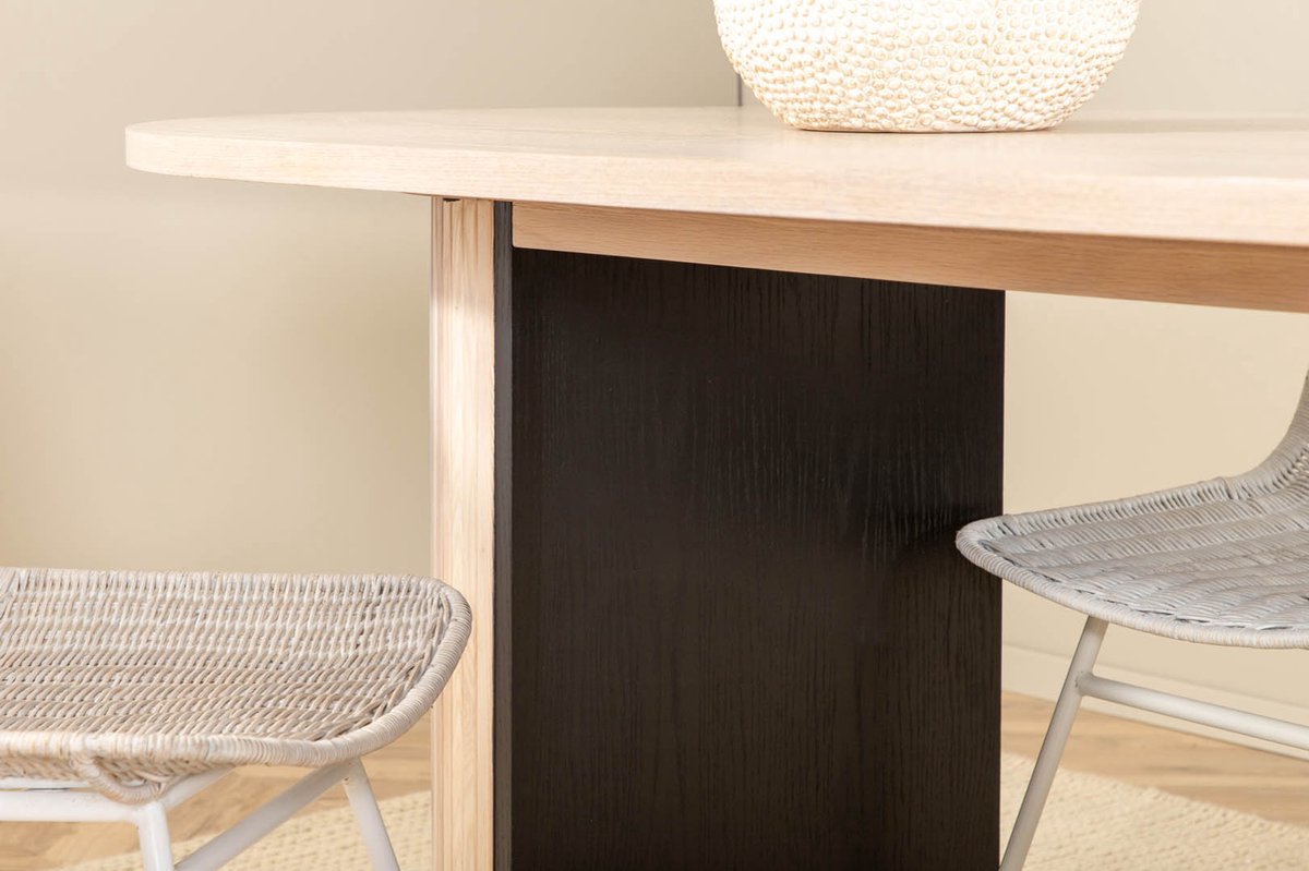 Biancaww Eethoek Eetkamertafel Eik Fineer Wit Washed En 4 Cirebon Eetkamerstal Rotan Whitewash. - Grijs