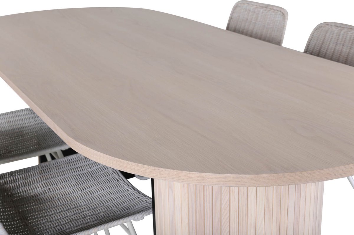 Biancaww Eethoek Eetkamertafel Eik Fineer Wit Washed En 4 Cirebon Eetkamerstal Rotan Whitewash. - Grijs
