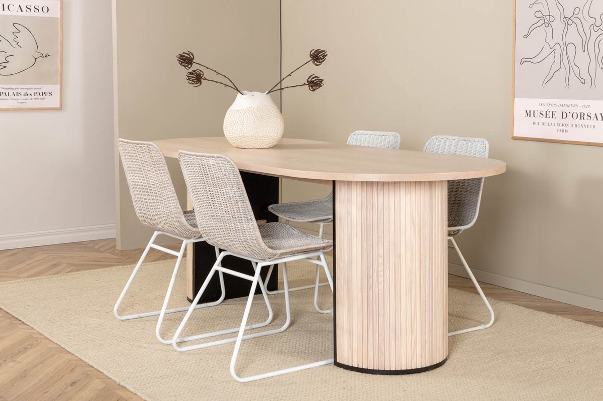 Biancaww Eethoek Eetkamertafel Eik Fineer Wit Washed En 4 Cirebon Eetkamerstal Rotan Whitewash. - Grijs