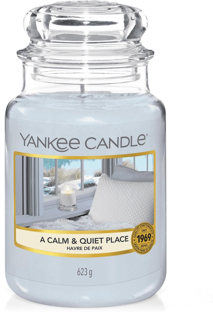 Yankee Candle - A Calm And Quiet Place Geurkaars - Large Jar - Tot 150 Branduren - Grijs