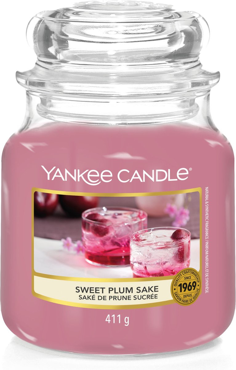 Yankee Candle Geurkaars Medium Sweet Plum Sake - 13 Cm / ø 11 Cm - Roze