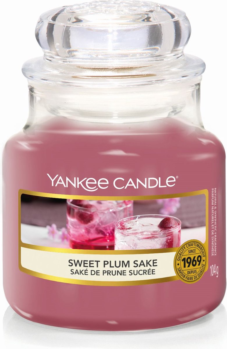 Yankee Candle Geurkaars Small Sweet Plum Sake - 9 Cm / ø 6 Cm - Roze