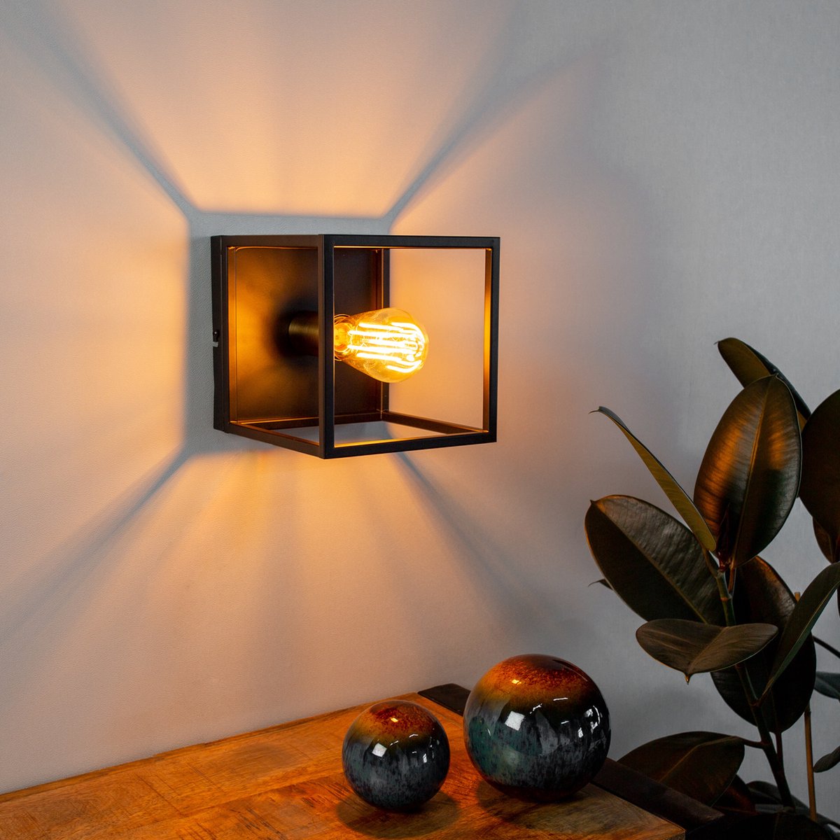 Livin24 Industriële Wandlamp Sem Zwart Goud.