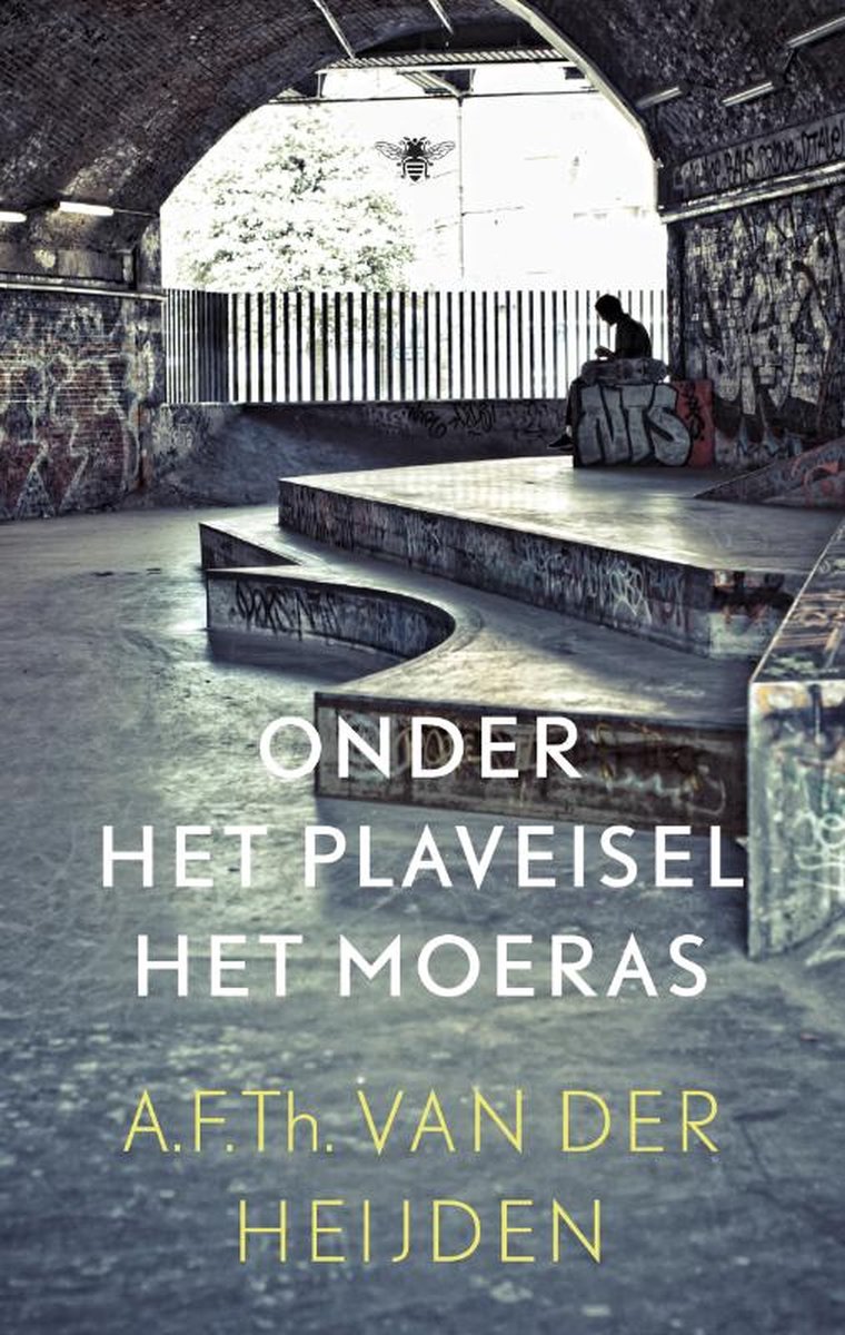 Singel Uitgeverijen Onder het plaveisel het moeras