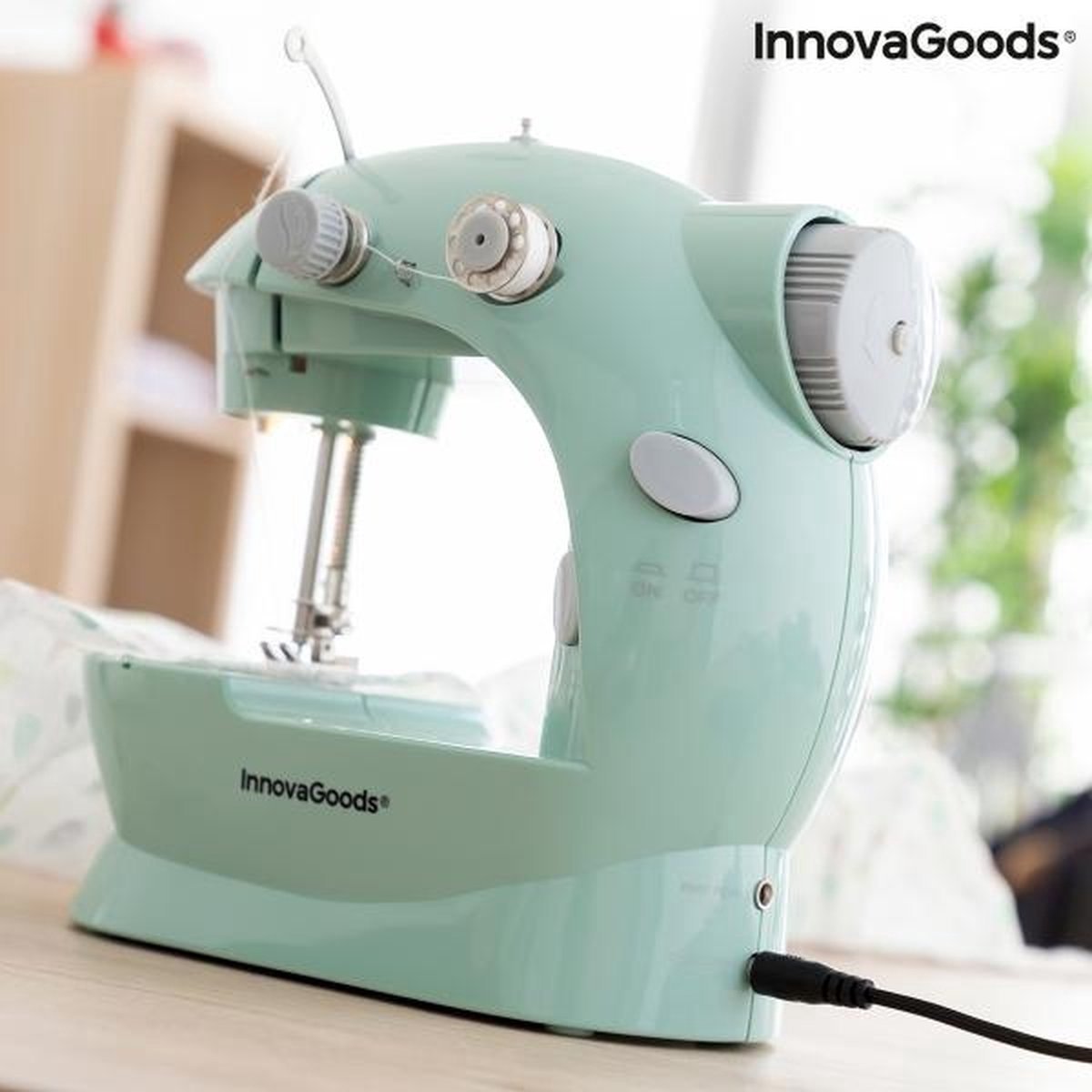Innovagoods Mini Draagbare Naaimachine Met Led, Draadsnijder En Accessoires Sewny
