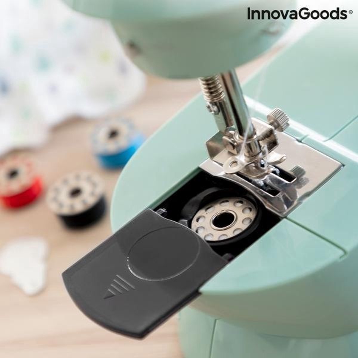 Innovagoods Mini Draagbare Naaimachine Met Led, Draadsnijder En Accessoires Sewny