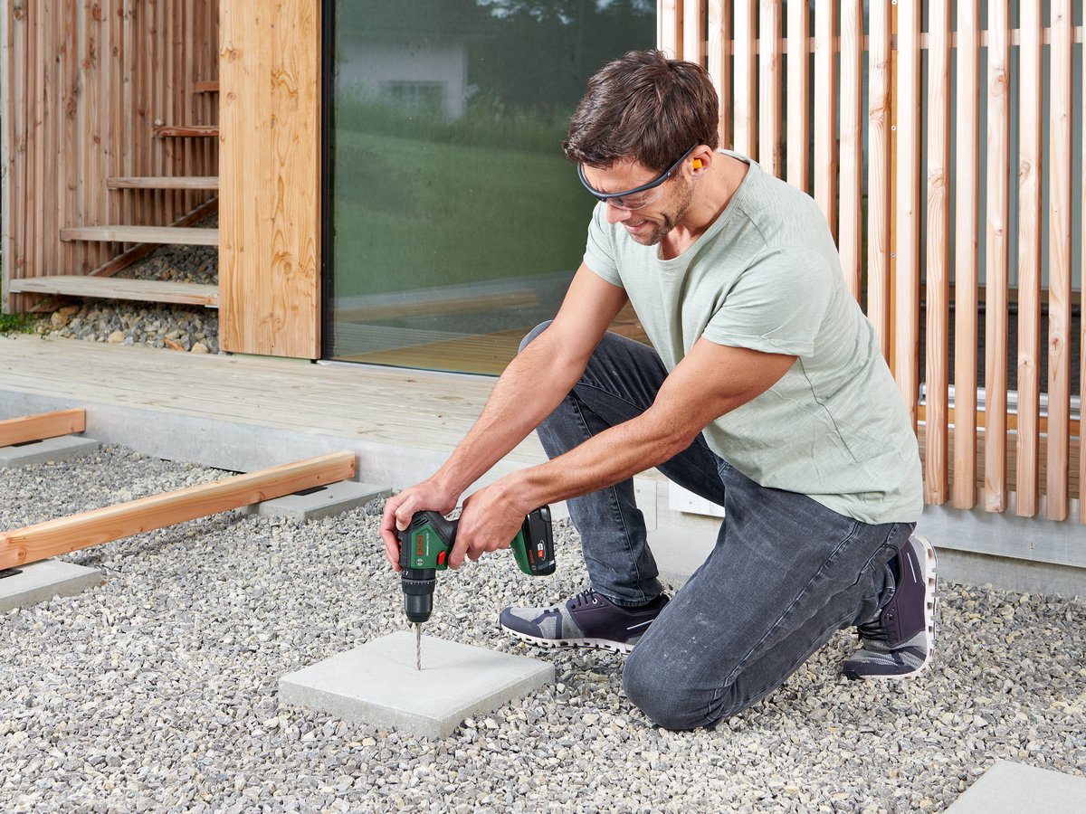 Bosch UniversalImpact 18V-60 | Accuklopboorschroevendraaier | met twee standen | 2 x 2.0 Ah accu + lader