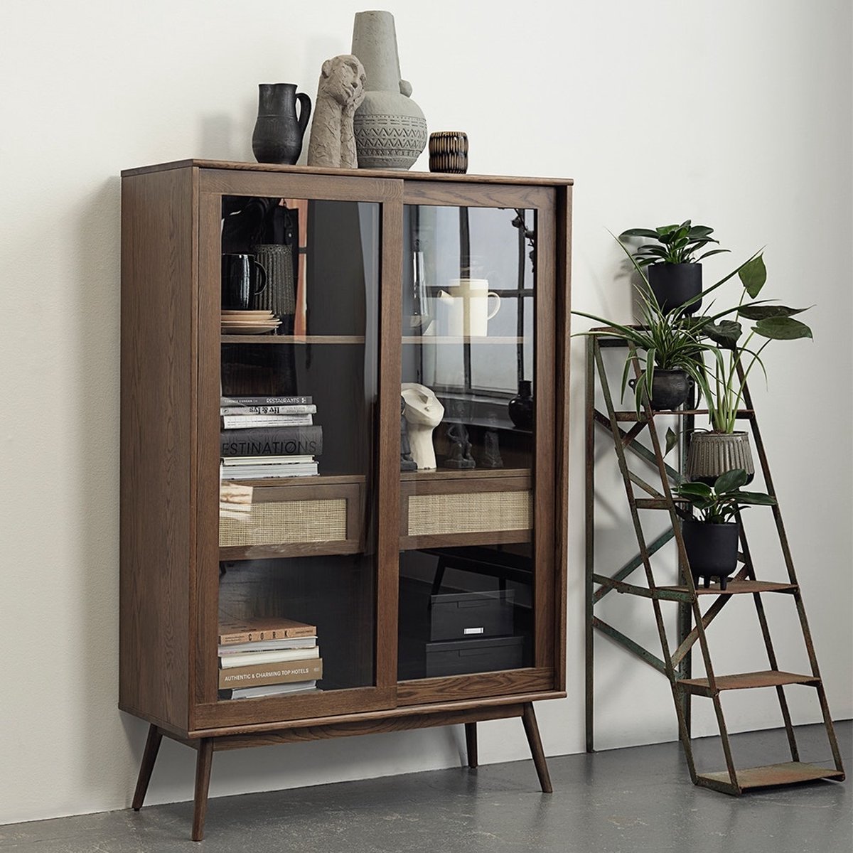 Olivine Boas houten vitrinekast gerookt eiken - 160 x 40 cm - Bruin