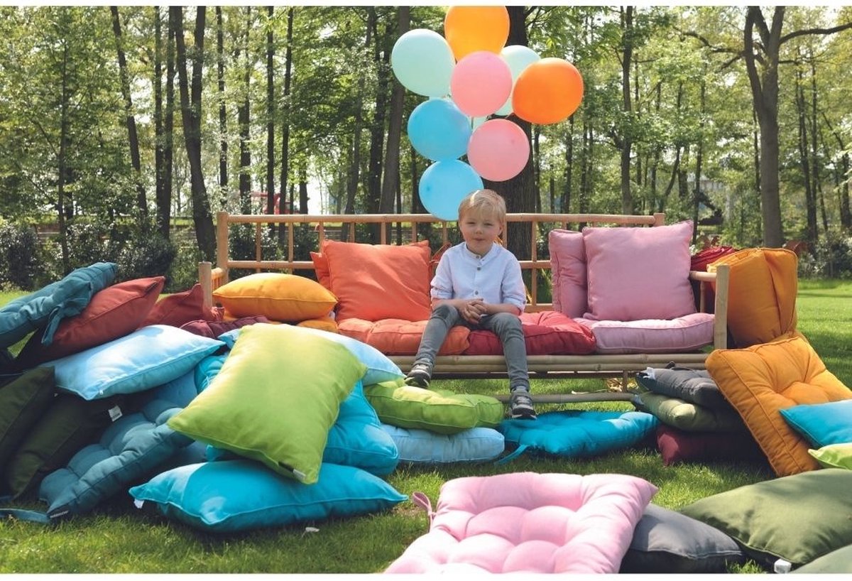 Madison Sierkussen 60x60 piping Panama bordeaux - Rood