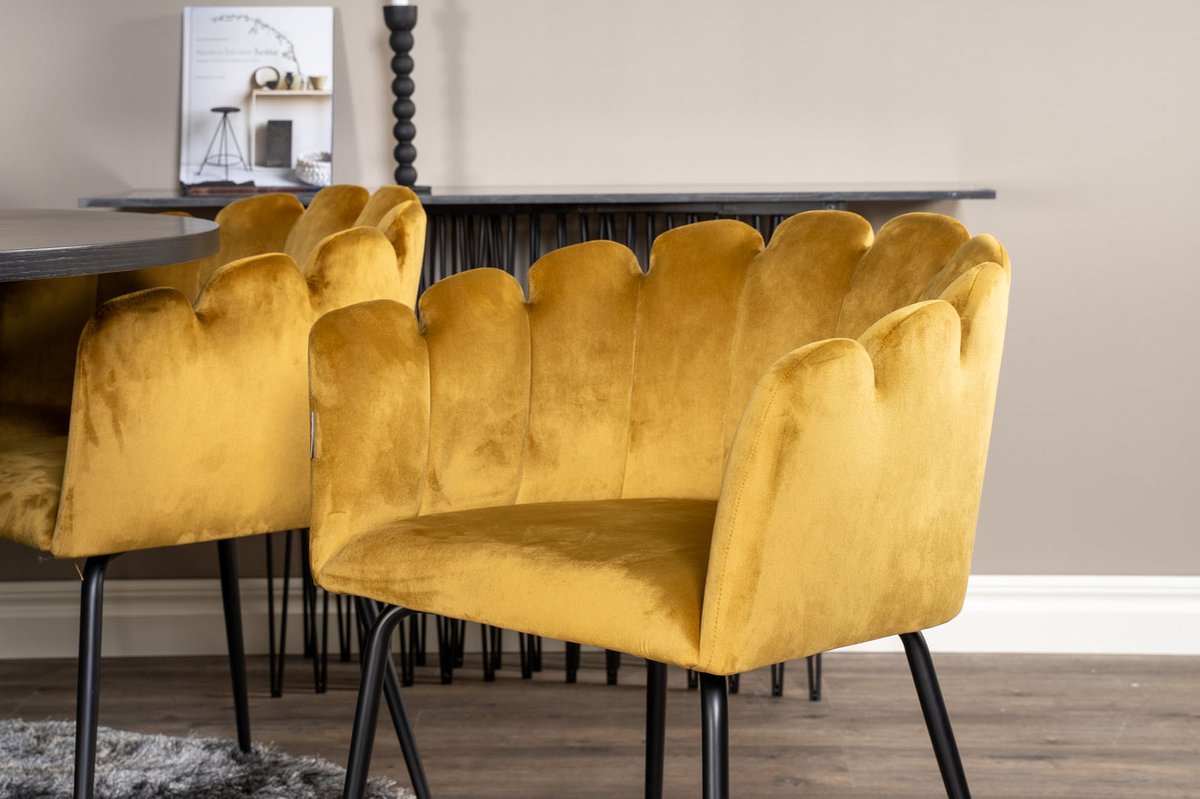 Copenhagen Eethoek Eetkamertafel Bruin En 6 Limhamn Eetkamerstal Velours Geel.