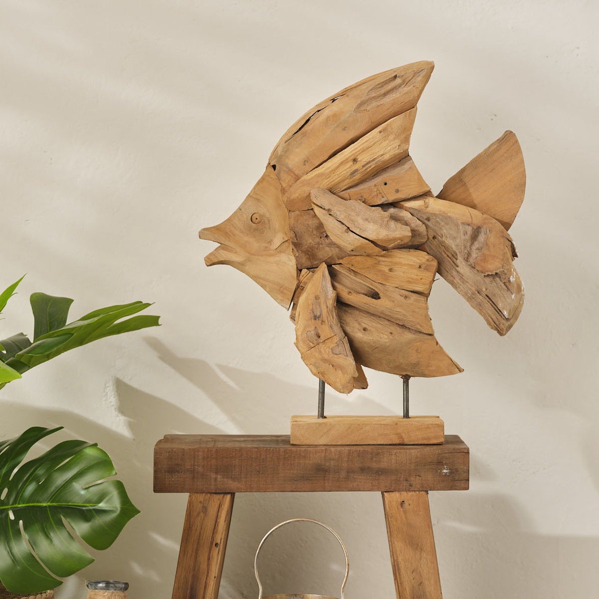 Dijk Natural Collections DKNC - Teakhout Drijfhout vis op standaard - 65x15x75cm - Natuurlijk