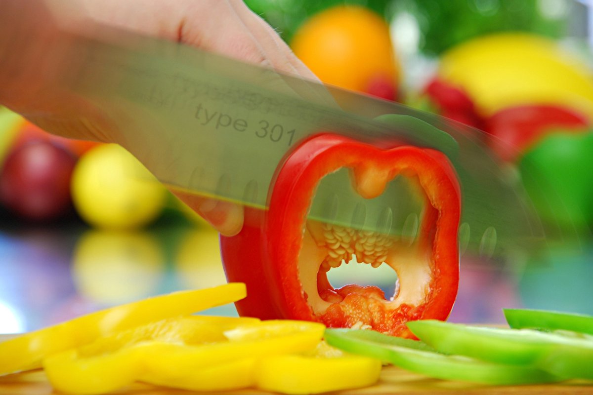 Chroma Type 301 Santoku met kuiltjes 17,8cm