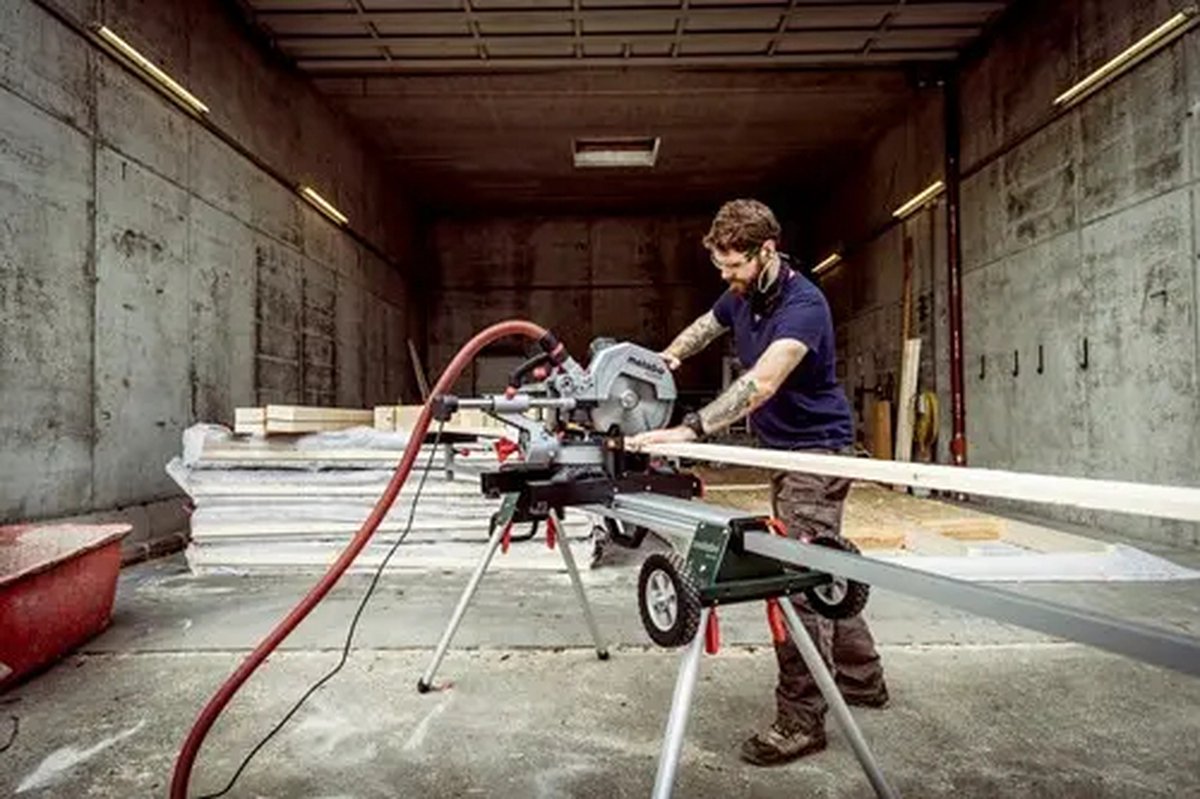 Metabo KGS 305 M Afkortzaag - 2000W - 305 X 30mm - Quick Hendel - Met Onderstel KSU 251