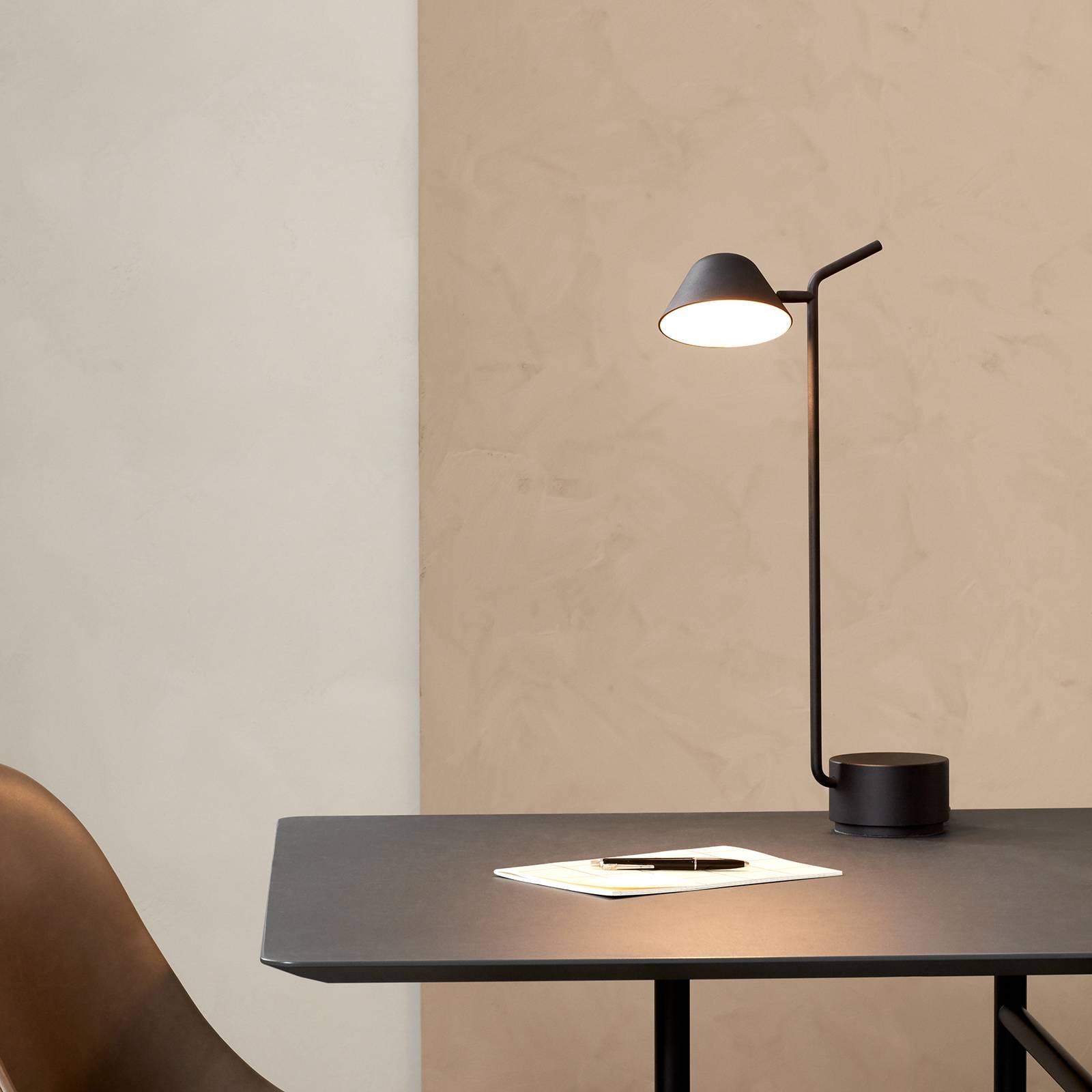 Audo Copenhagen Peek bureaulamp LED - Noir