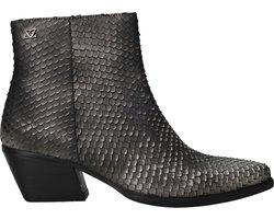 Lazamani - Phoebe Zilver