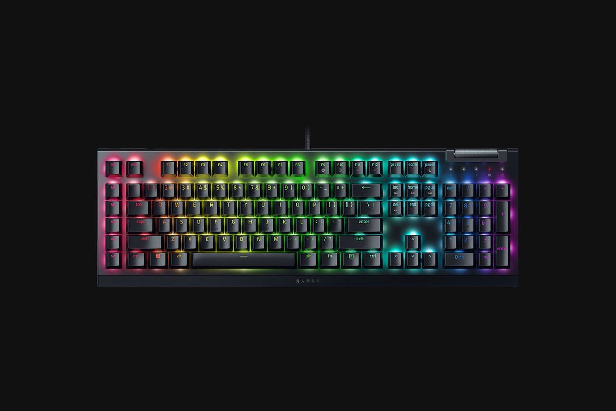 Razer BlackWidow V4 X toetsenbord Gamen USB QWERTY Scandinavisch Zwart