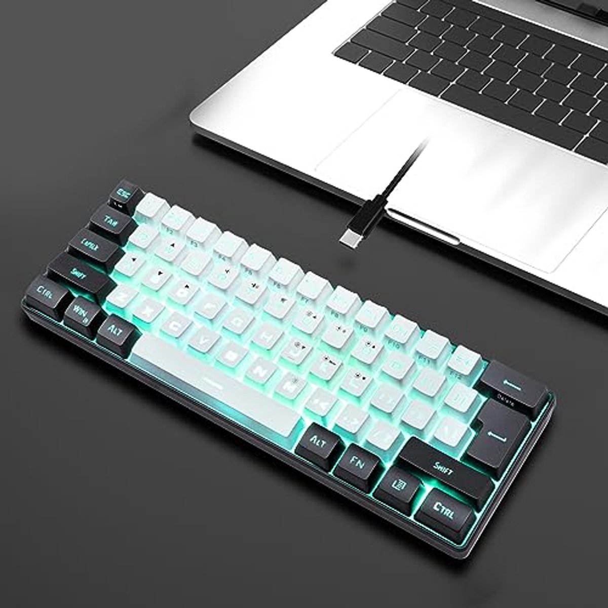 Compact Gamingtoetsenbord met RGB-Achtergrondverlichting - Ergonomisch en Mechanisch Gevoel