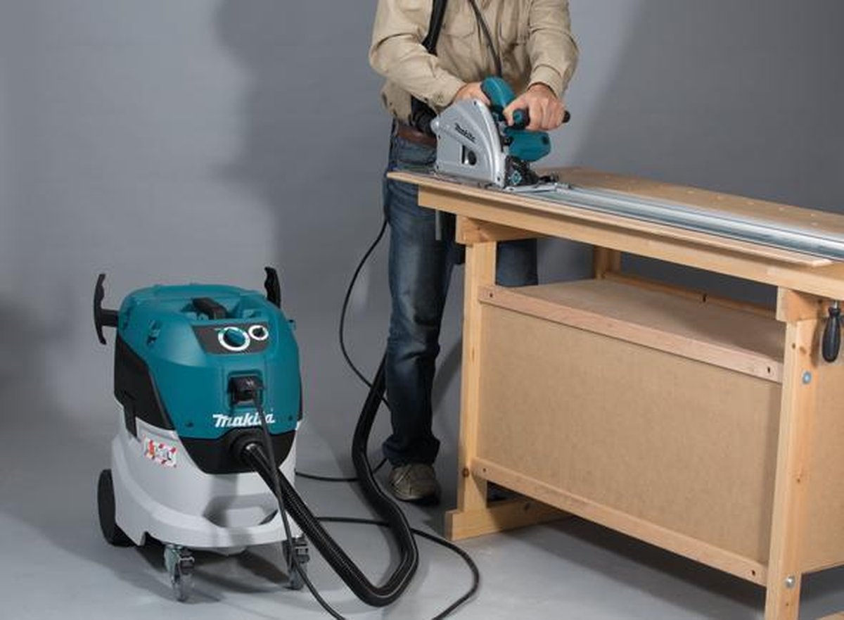 Makita VC4210L