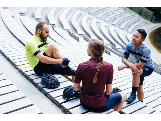 Agu Tesero Fietshelm - Zwart