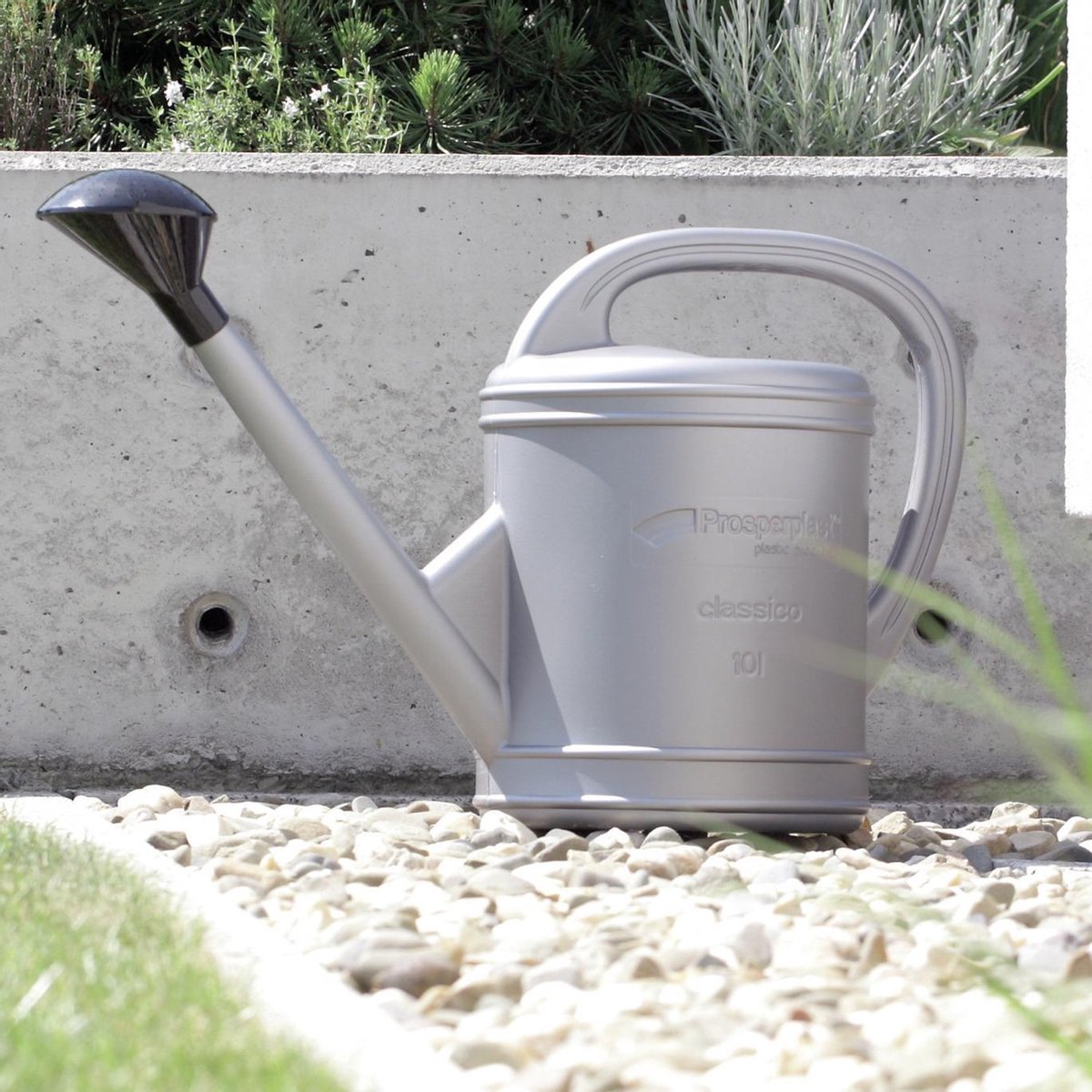 2x Grijze kunststof gieters met sproeikop/broeskop 5 liter - Tuinieren benodigdheden - Gieters - Grijs