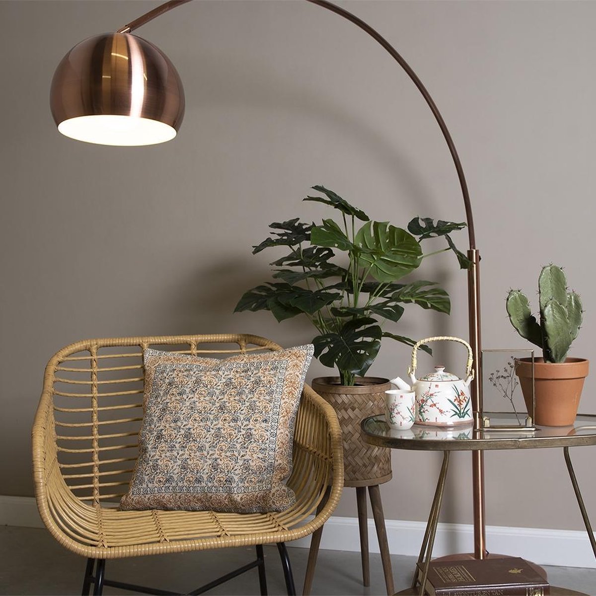 Clayre & Eef Bijzettafel - 61*37*70 cm - koperkleurig - ijzer - driehoekig - - 50472