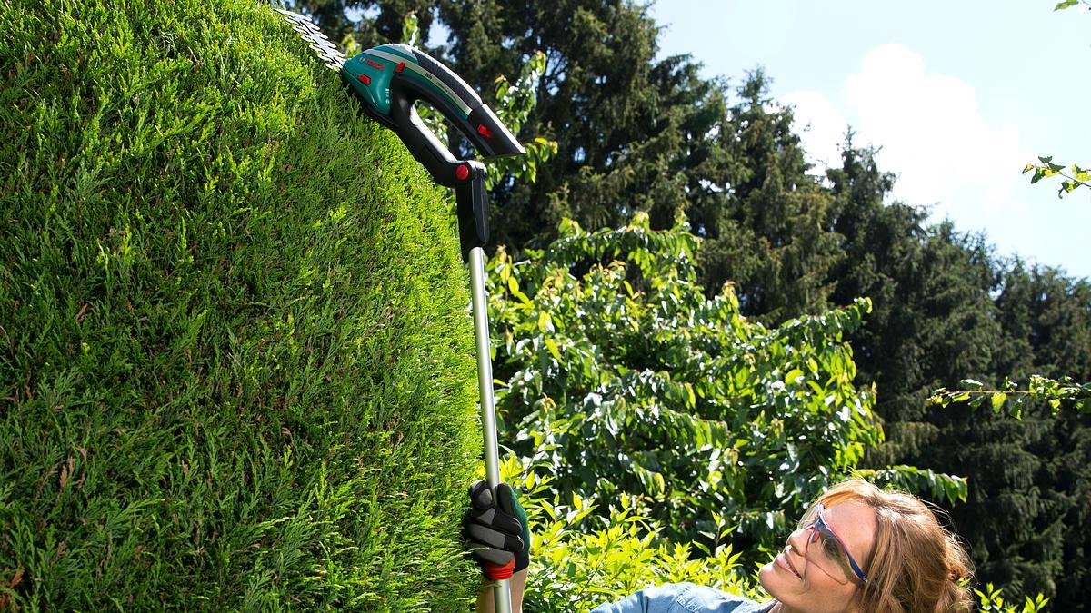 Bosch Accugrasschaar Isio met telescoopsteel | Li-ion - Groen