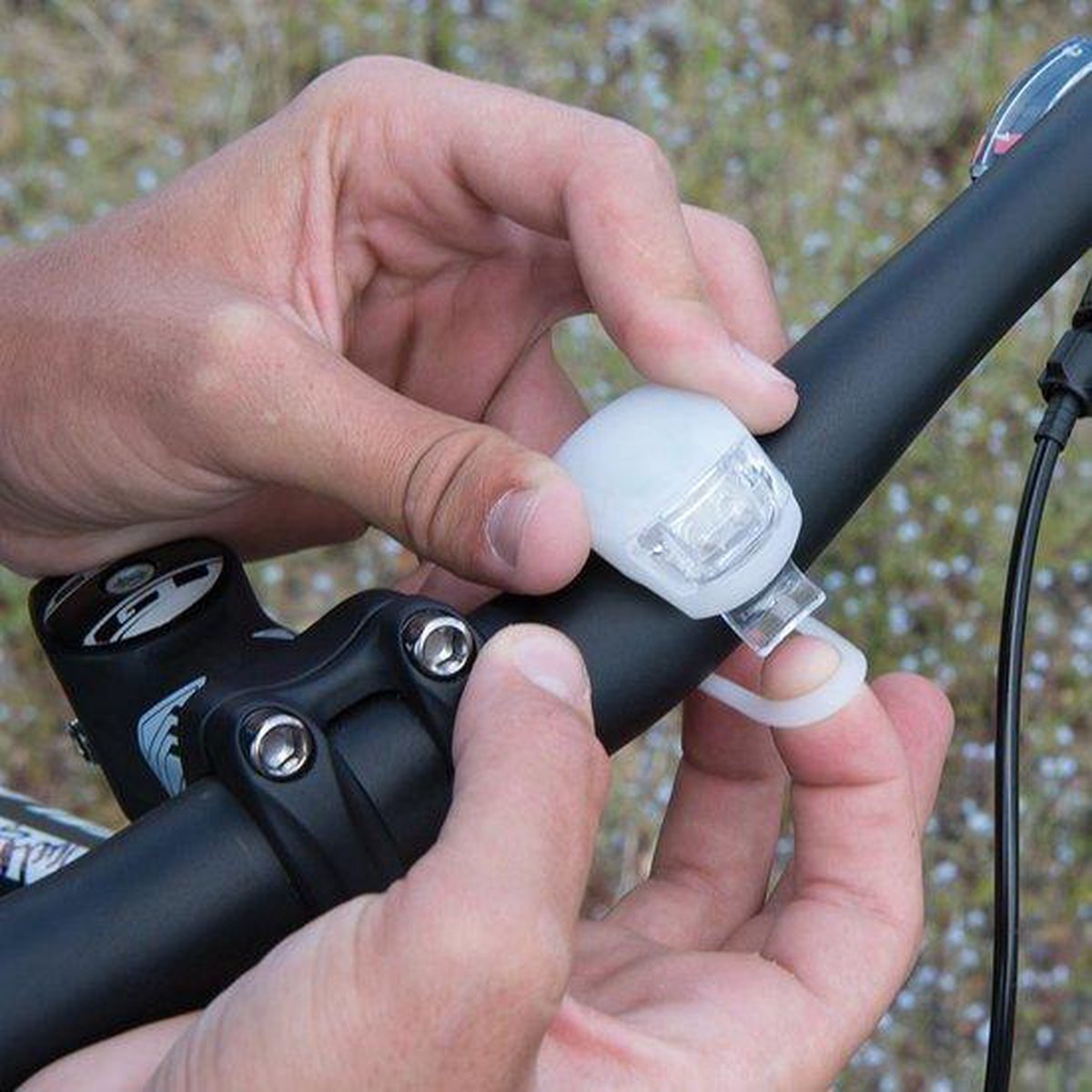 Ben Tools 1x LED fietsverlichting/lampen set siliconen voor en achter - Fiets verlichting en accessoires