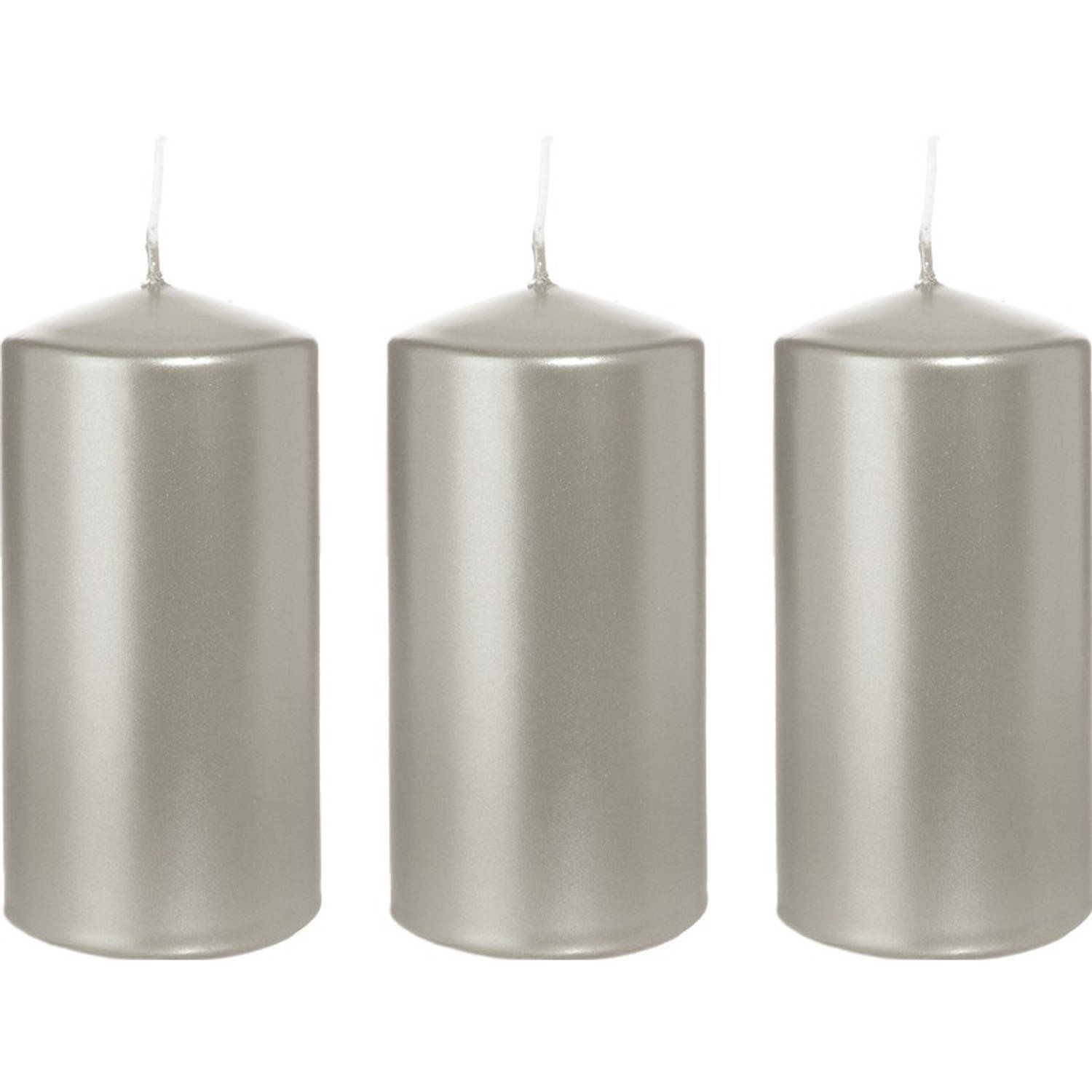 Trend Candles 3x Zilveren Cilinderkaarsen/stompkaarsen 6 X 12 Cm 40 Branduren - Geurloze Zilverkleurige Kaarsen - Woondecoraties - Silver