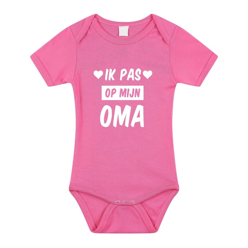 Bellatio Decorations Ik pas op mijn oma tekst baby rompertje meisjes - Kraamcadeau - Babykleding - Roze