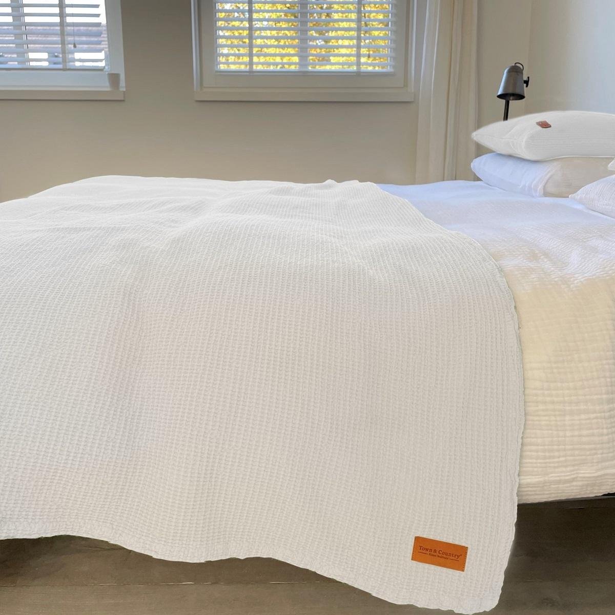 Town & Country Bedsprei Dexter Dobby Sparkle White 2 Persoons Bedsprei 260 X 260 Cm