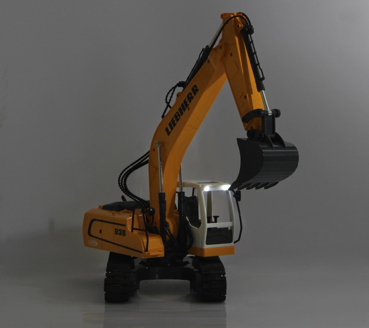 Jamara graafmachine RC Liebherr R936 2,4 GHz 1:20 - Geel