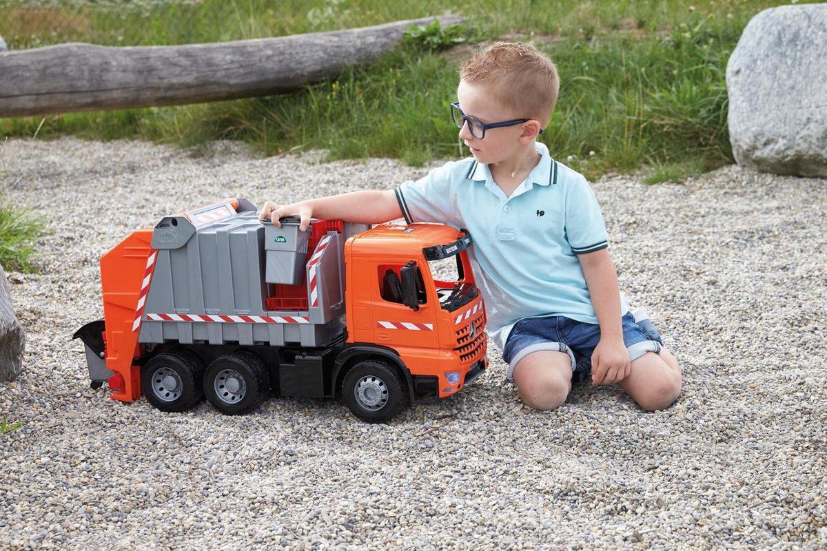Lena vuilniswagen Giga Trucks 71 cm - Oranje