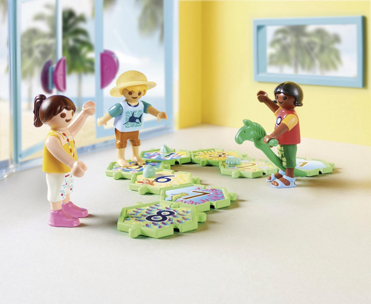 Playmobil Family Fun kids club junior 66 delig