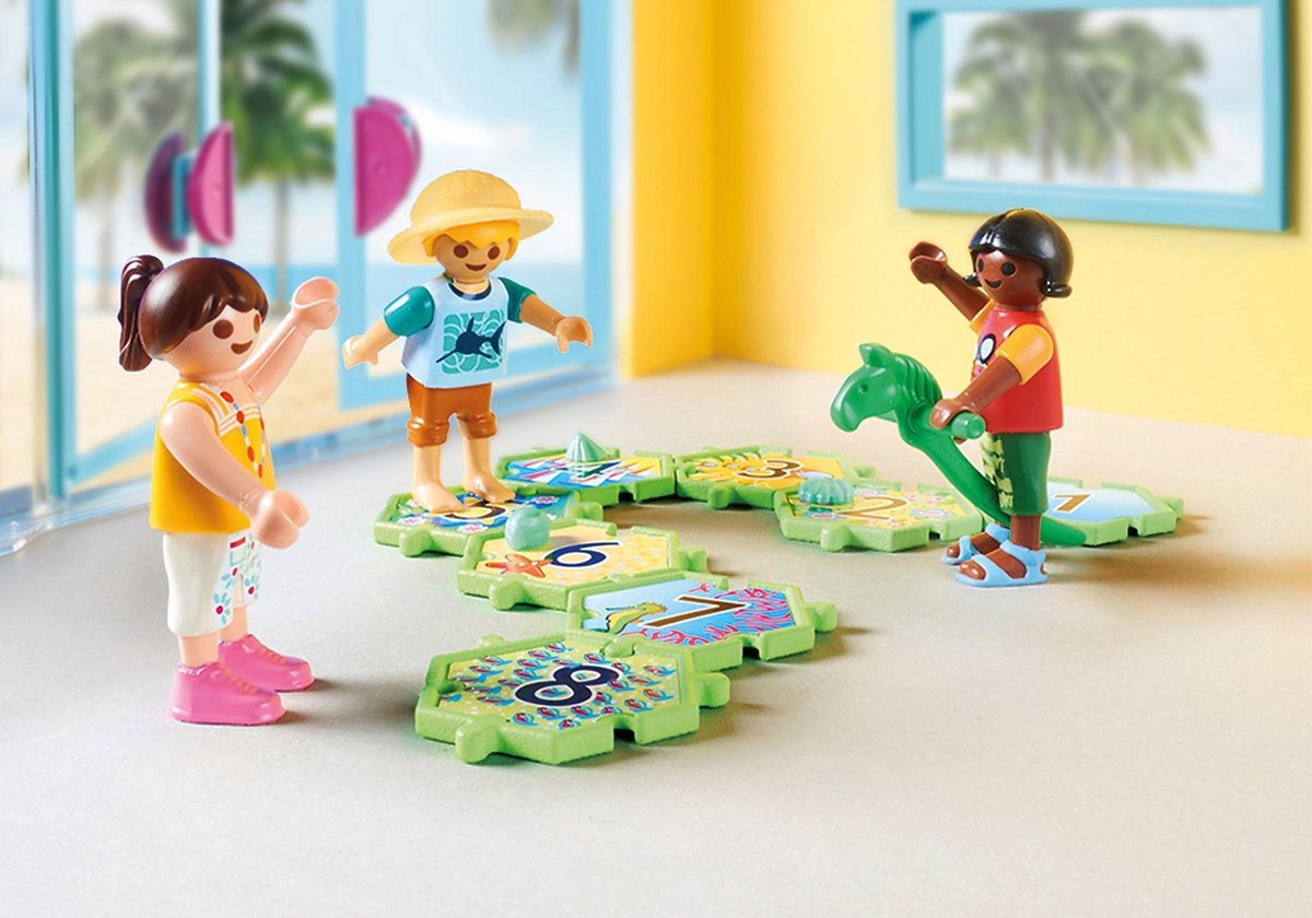 Playmobil Family Fun kids club junior 66 delig