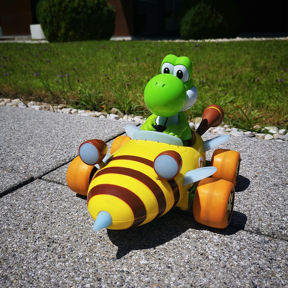 Carrera auto RC Mario Kart Bumble V Yoshi 2,4 GHz 1:18 5 delig - Geel