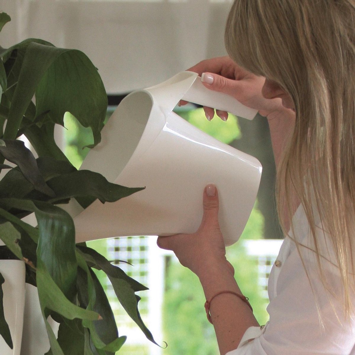 2x Stuks Antraciet Bloemen/planten Gieters Kunststof 2 Liter - Gieters Voor Binnen En Buiten - Grijs