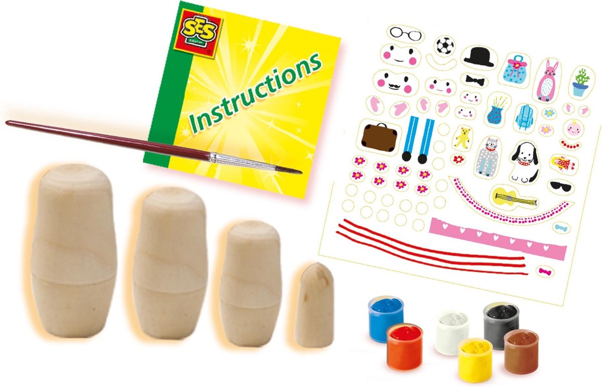 Ses matroesjka's schilderen