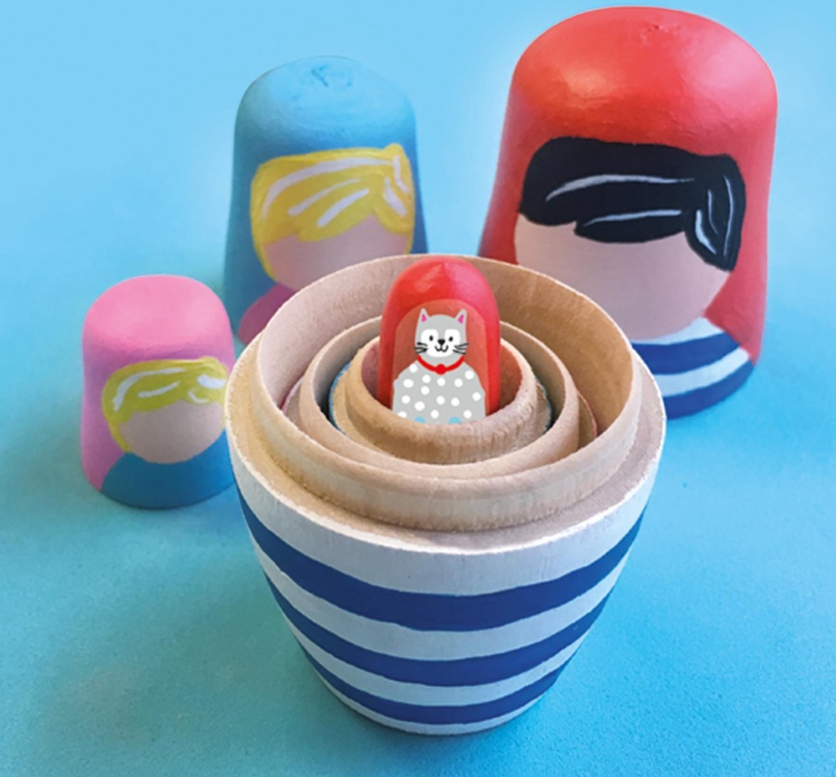 Ses matroesjka's schilderen