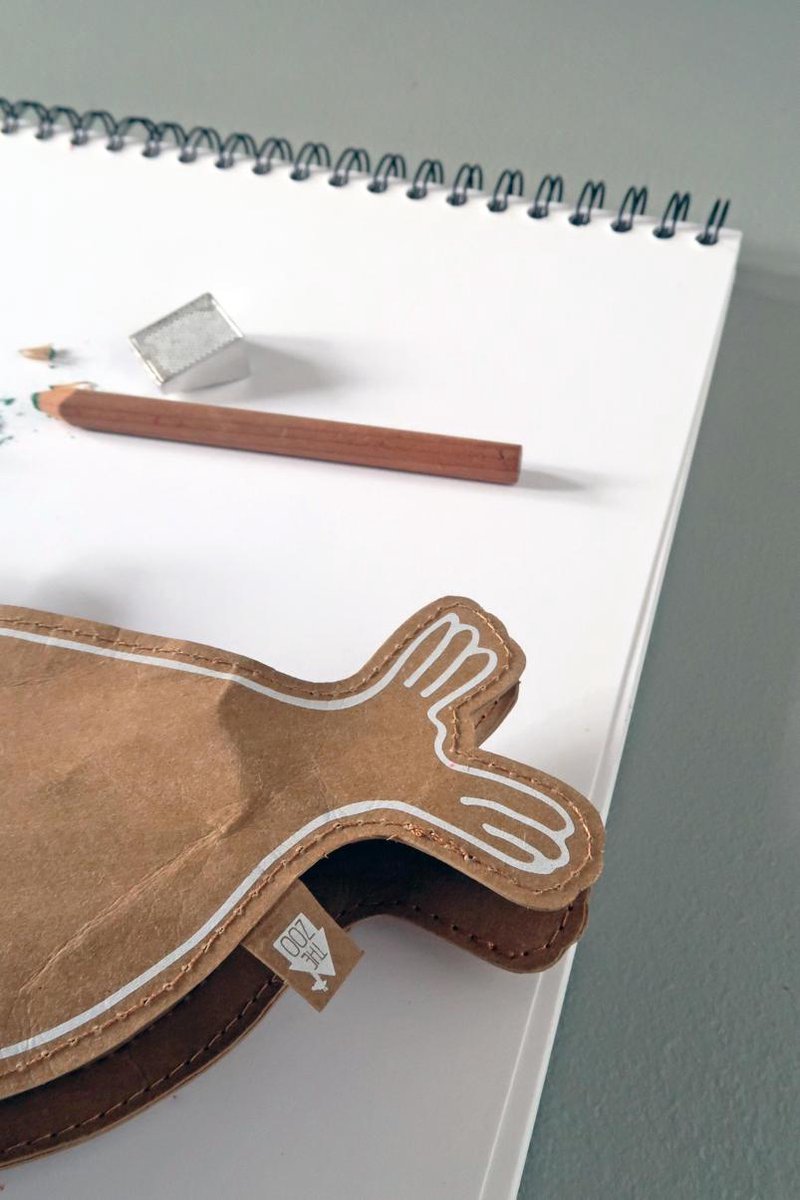 the ZOO etui Seal 27,5 cm gerecycled papier - Bruin