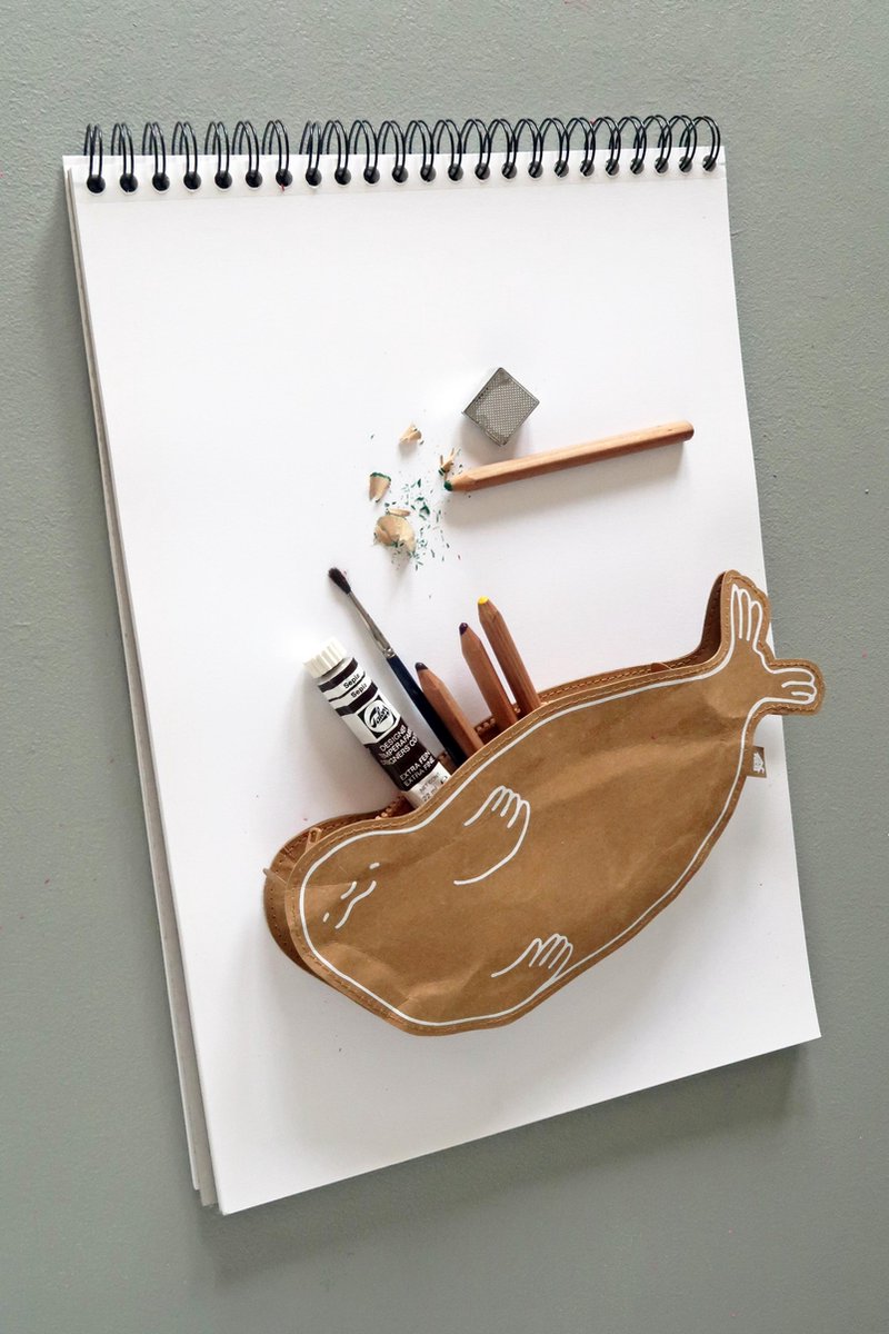 the ZOO etui Seal 27,5 cm gerecycled papier - Bruin