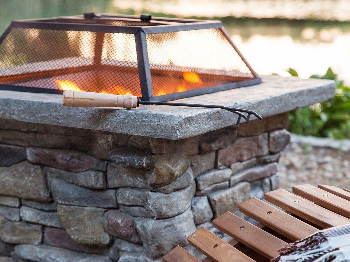 Beliani Kelud Vuurkorf Lichtbeton (Mgo) 73 X 72 Cm - Grijs